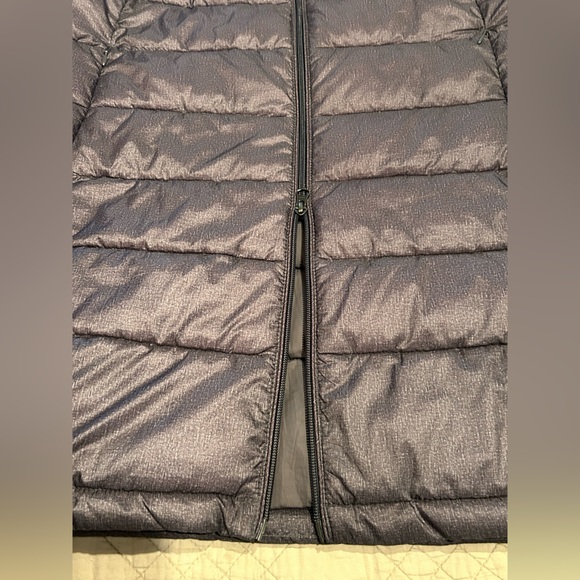 Amazon Essentials Lightweight Water-Resistant Packable Hooded Puffer Coat - Picture 12 of 14